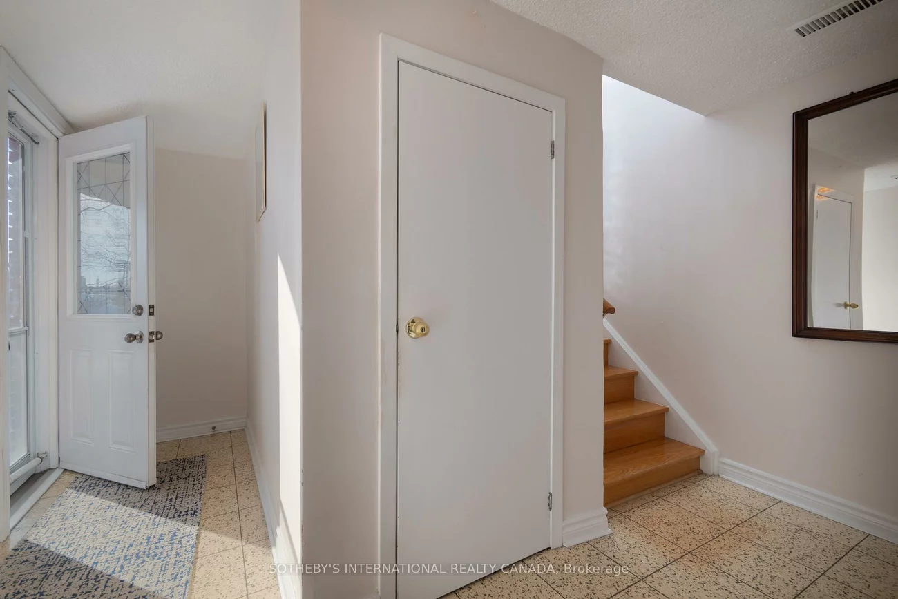 90, Andrew, West Woodbridge, Vaughan