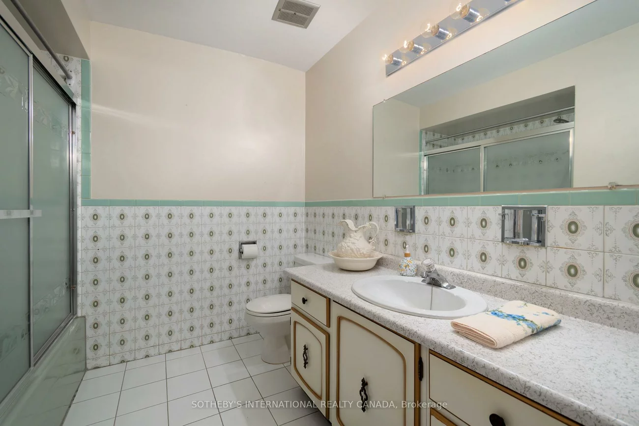 90, Andrew, West Woodbridge, Vaughan