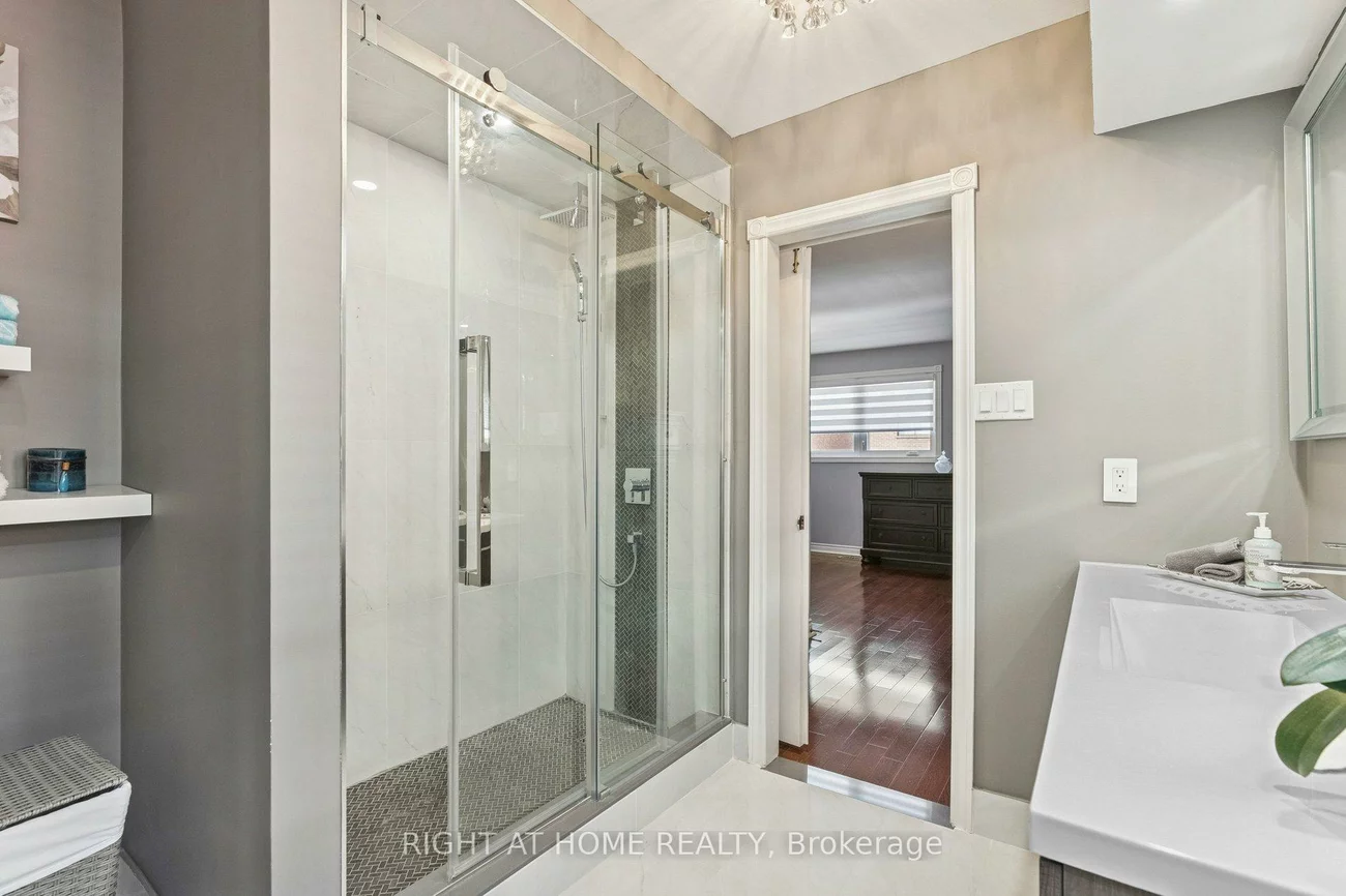 10, Claudia, West Woodbridge, Vaughan