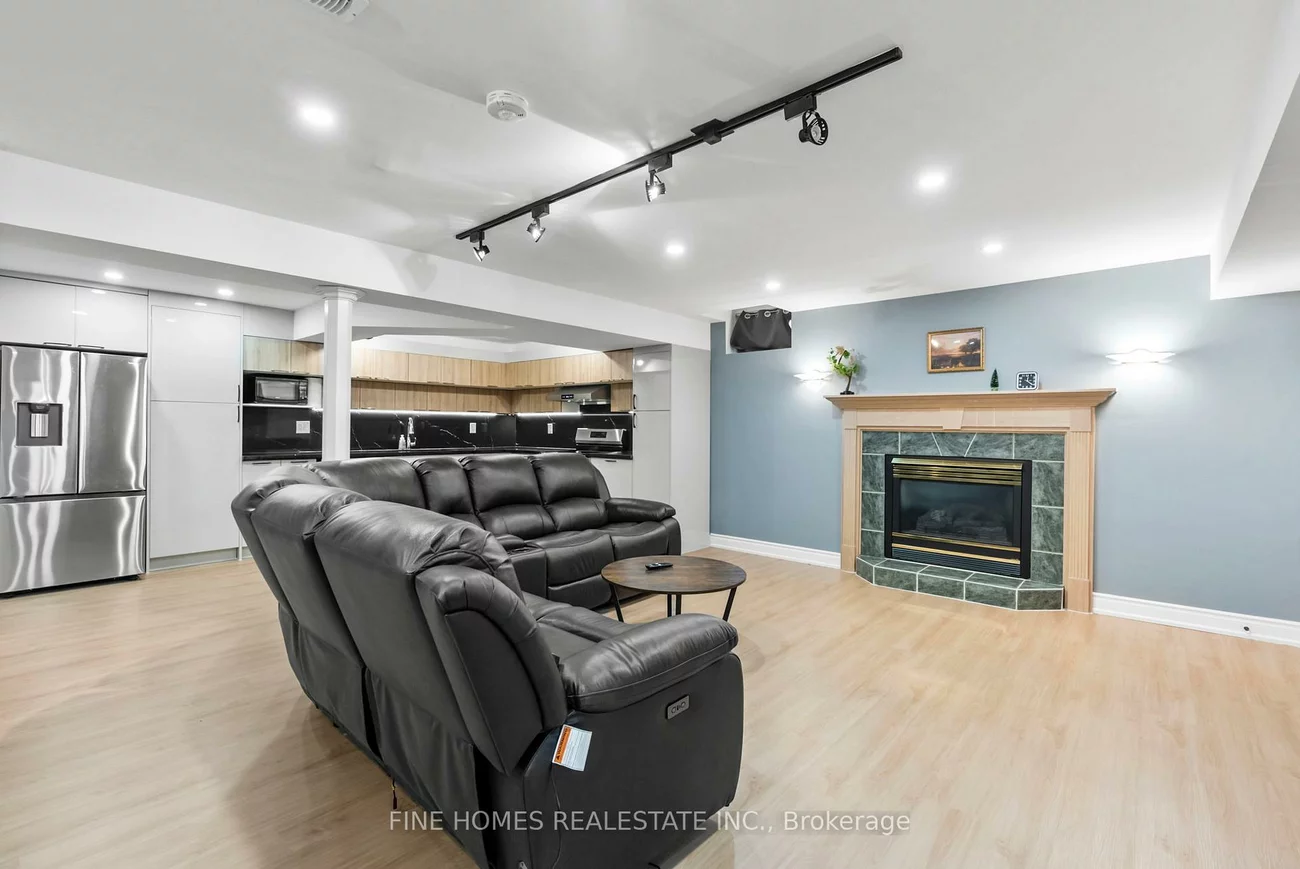 109, Angelina, Vaughan Grove, Vaughan