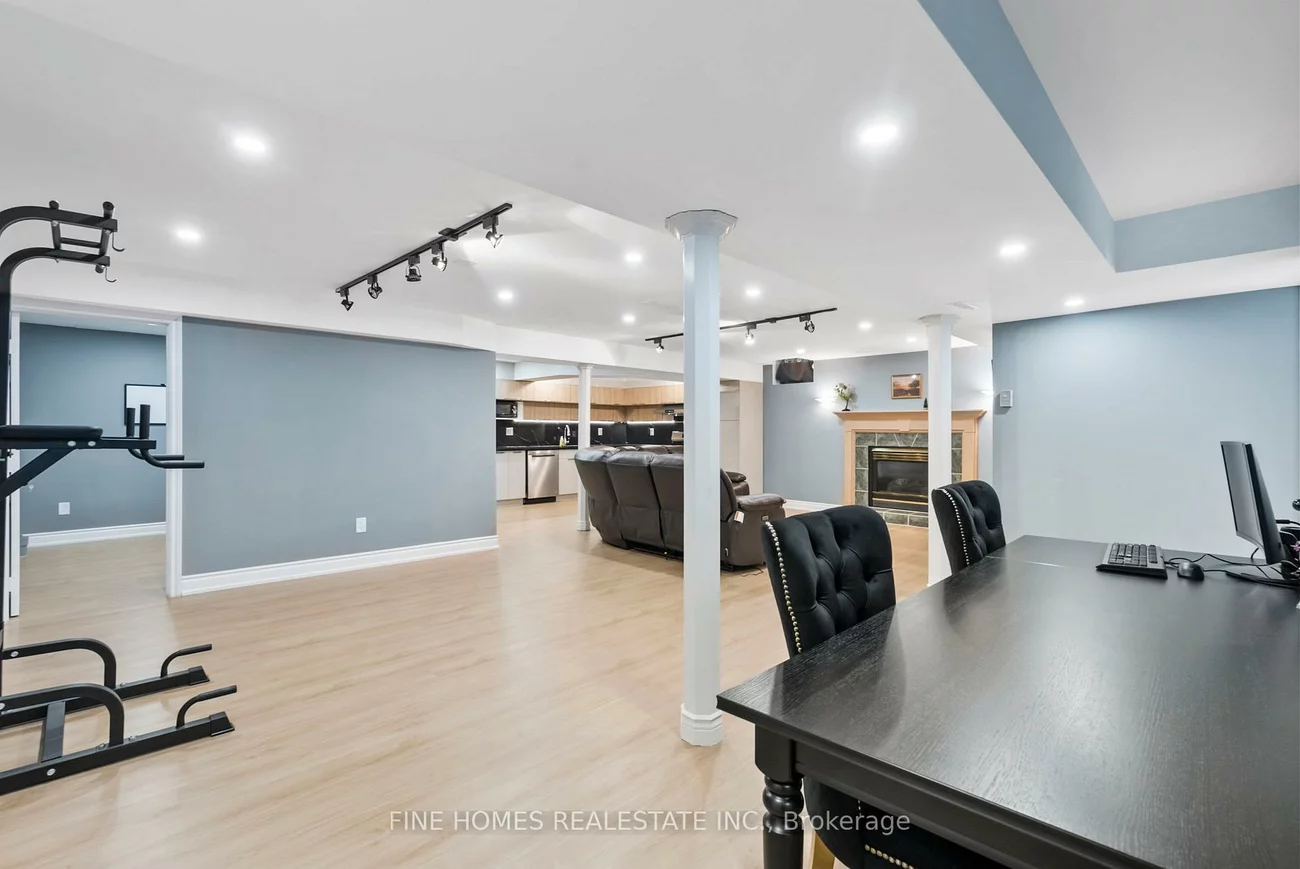 109, Angelina, Vaughan Grove, Vaughan