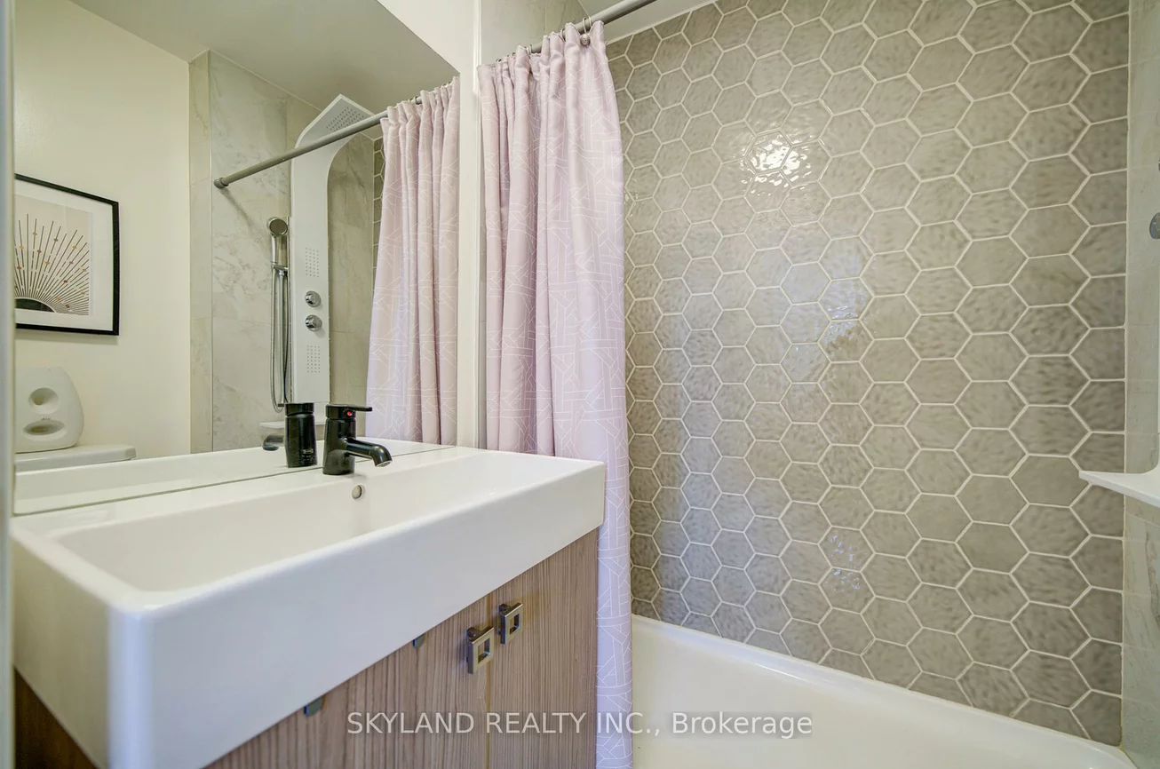 3, Thomas Henry, Brownridge, Vaughan