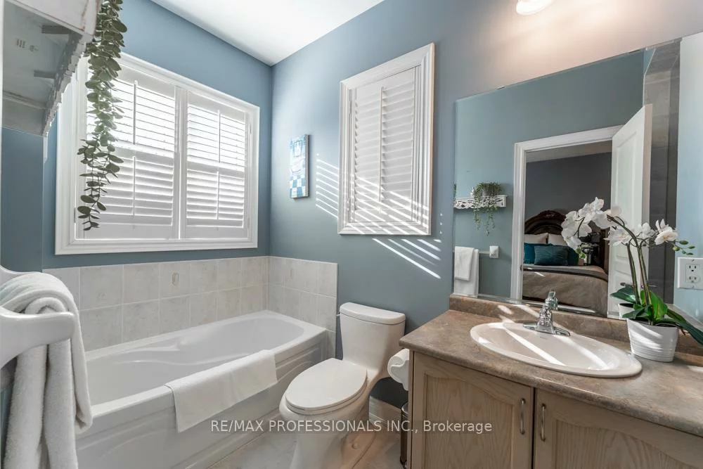 48, Pieta, Vellore Village, Vaughan