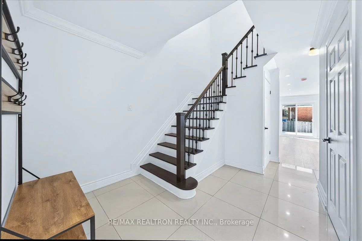 102, Wade, Brownridge, Vaughan