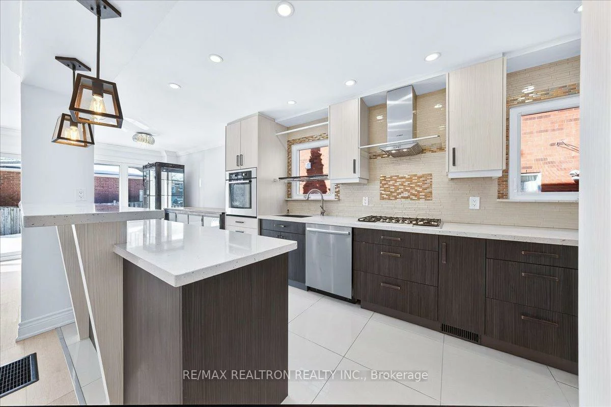 102, Wade, Brownridge, Vaughan