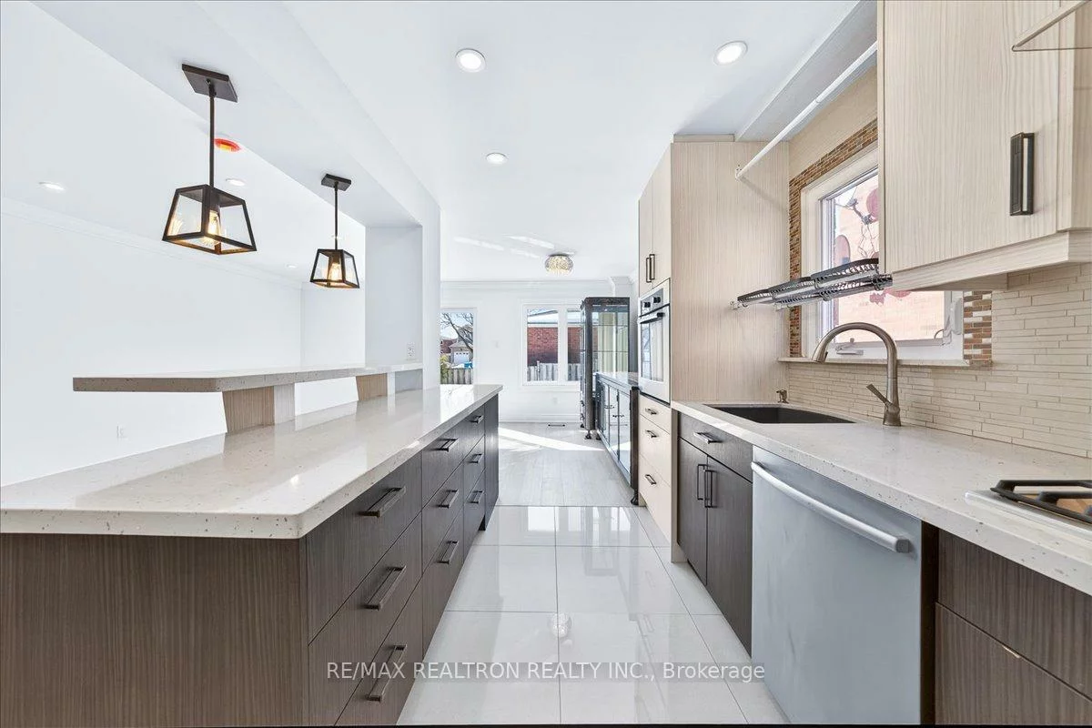 102, Wade, Brownridge, Vaughan