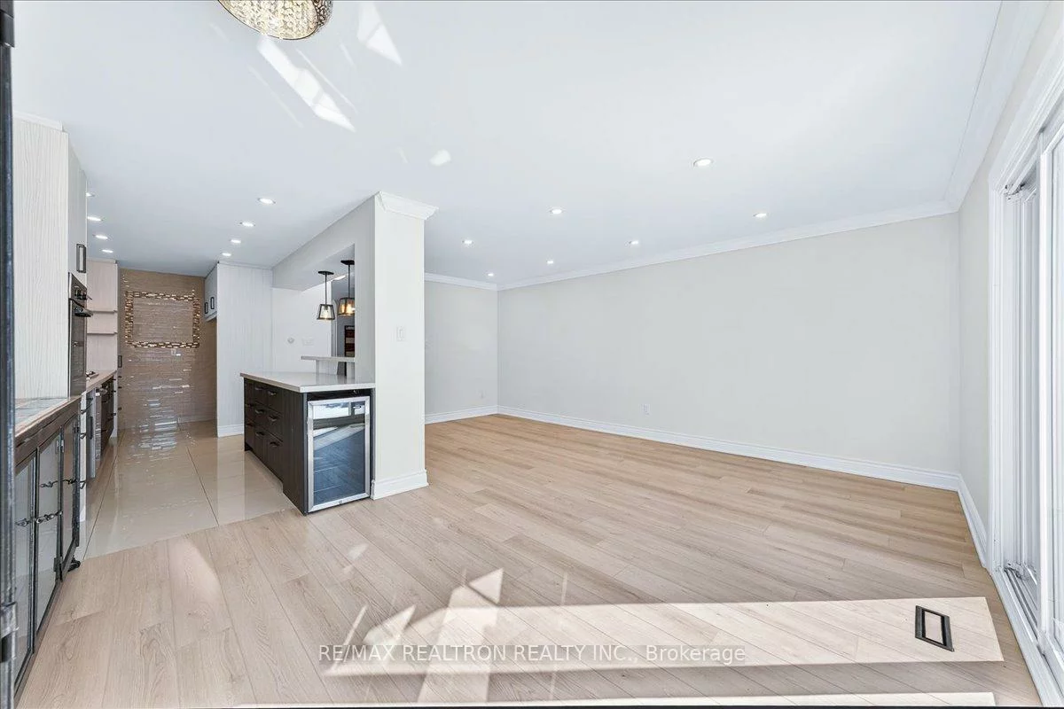 102, Wade, Brownridge, Vaughan