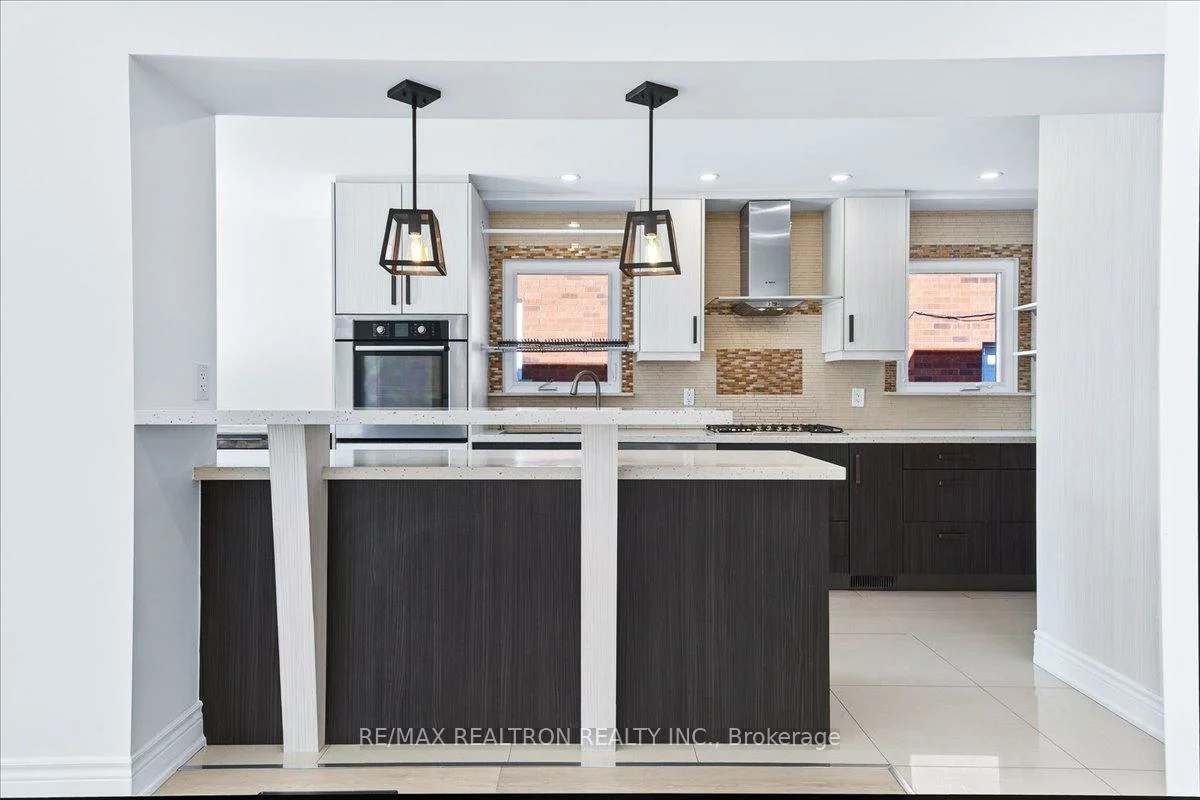 102, Wade, Brownridge, Vaughan