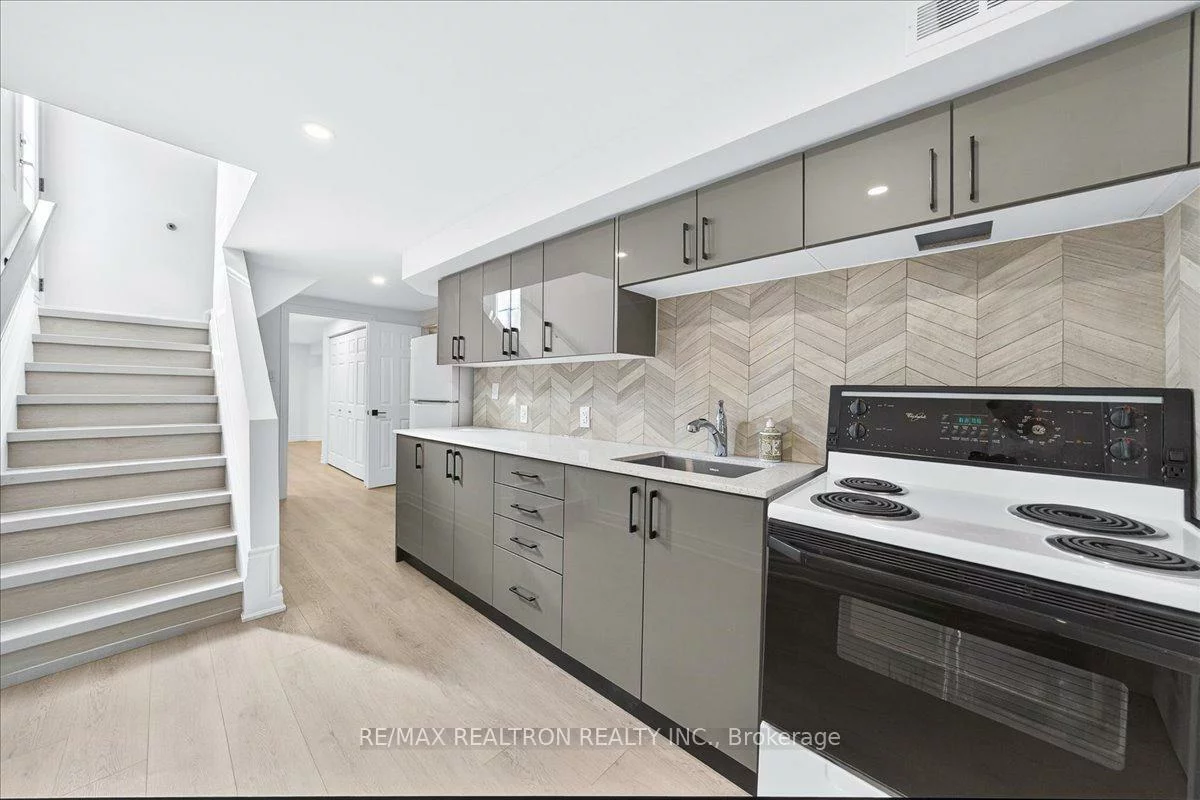 102, Wade, Brownridge, Vaughan