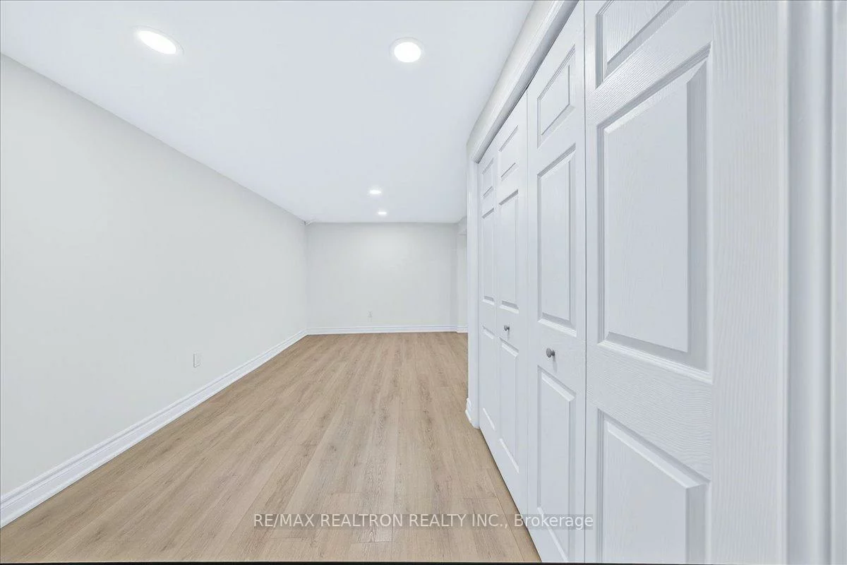 102, Wade, Brownridge, Vaughan