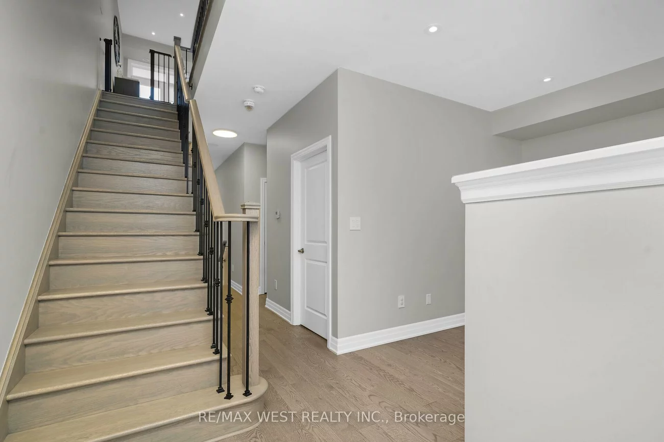 8208, Pine Valley, East Woodbridge, Vaughan