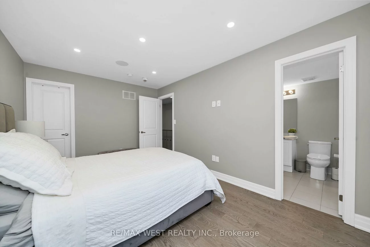 8208, Pine Valley, East Woodbridge, Vaughan