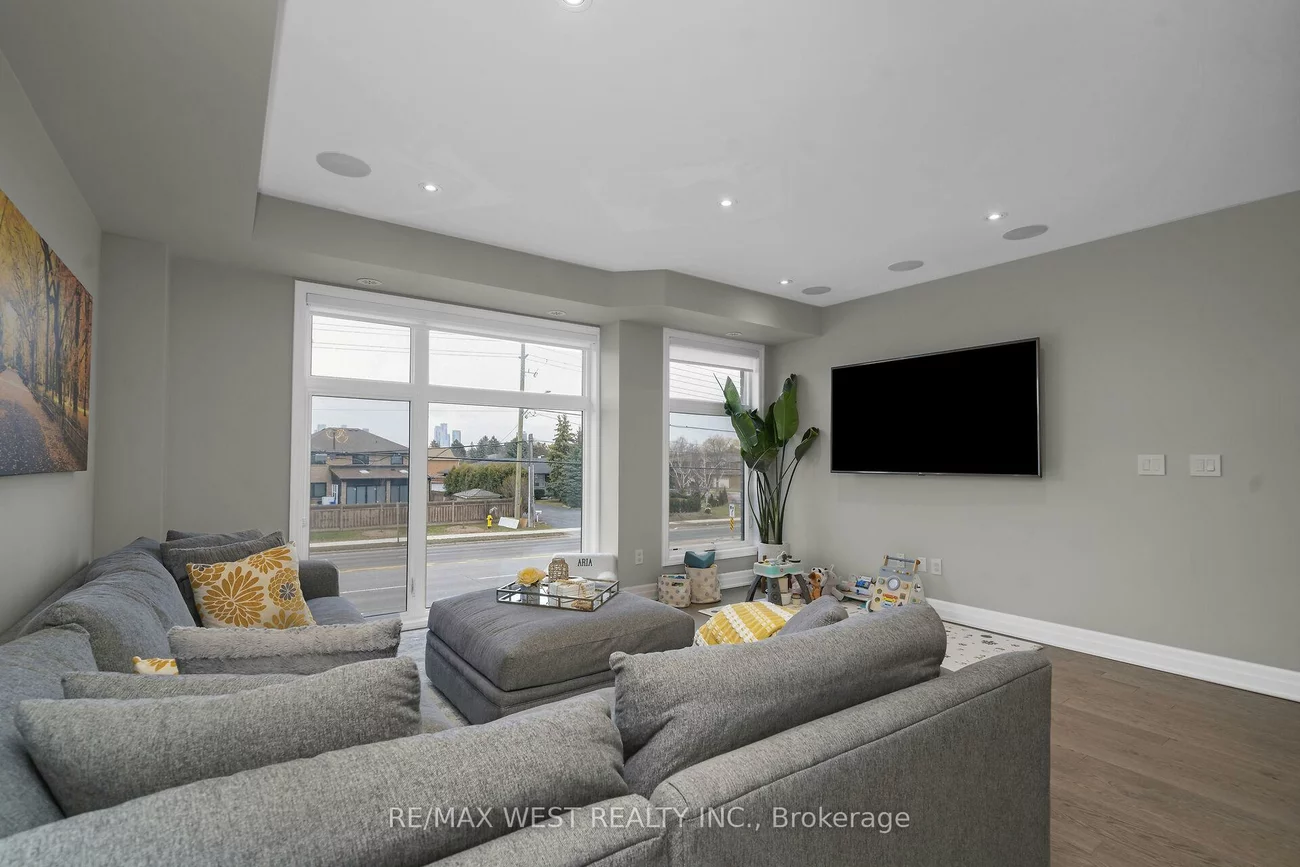 8208, Pine Valley, East Woodbridge, Vaughan