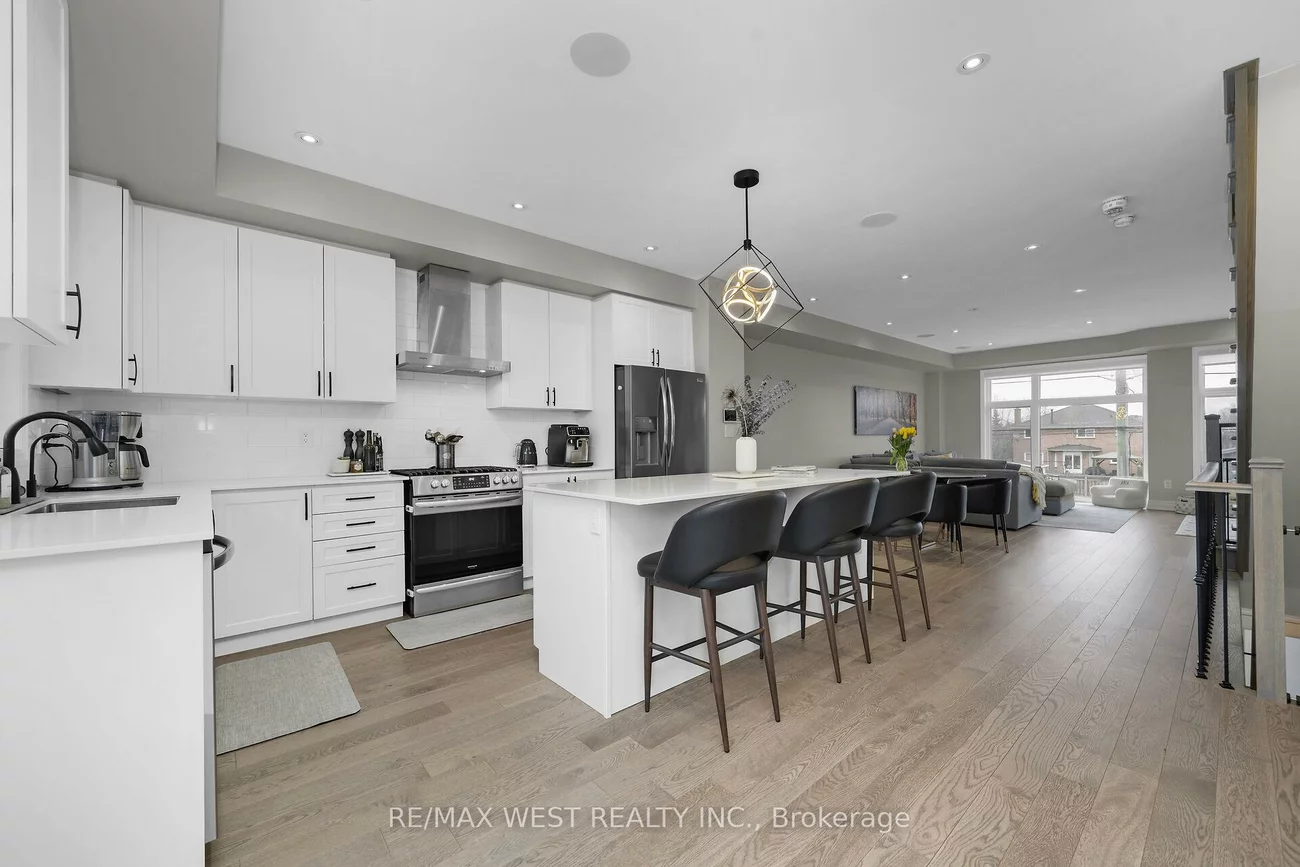 8208, Pine Valley, East Woodbridge, Vaughan