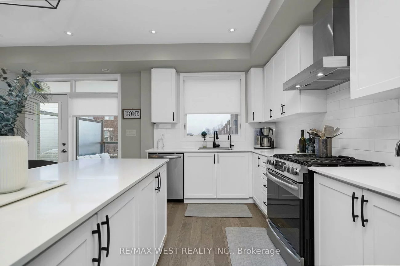 8208, Pine Valley, East Woodbridge, Vaughan