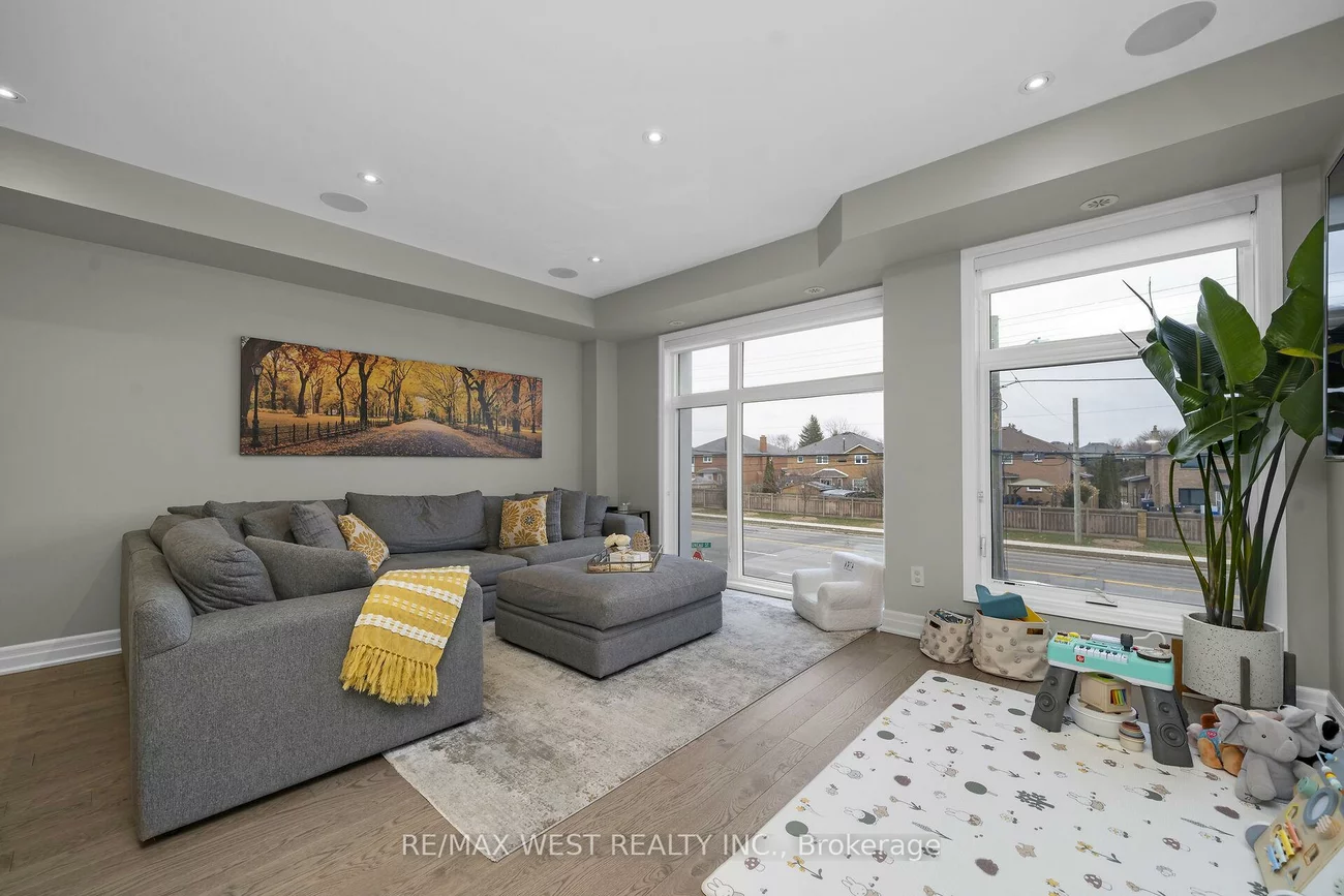 8208, Pine Valley, East Woodbridge, Vaughan