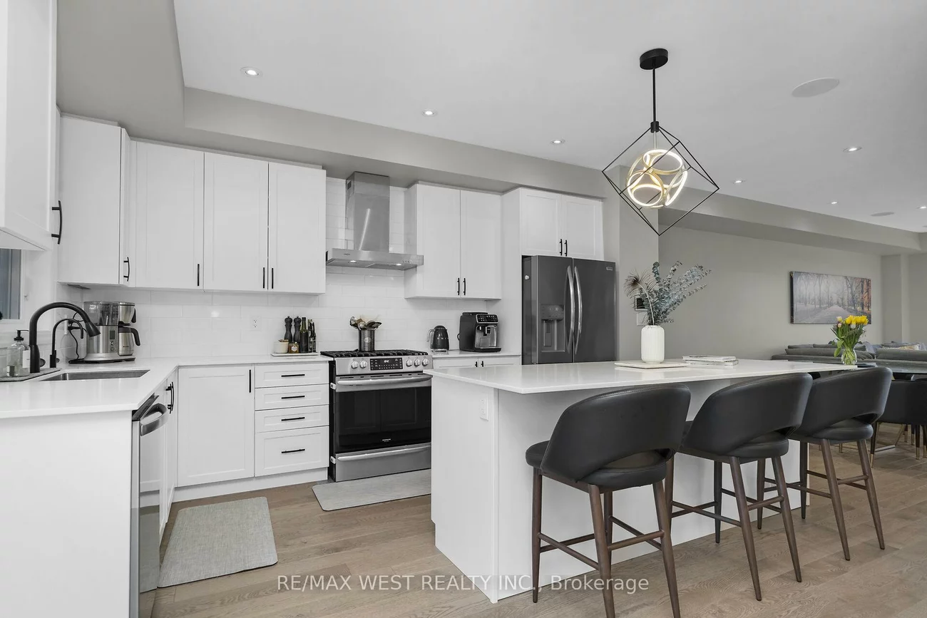 8208, Pine Valley, East Woodbridge, Vaughan