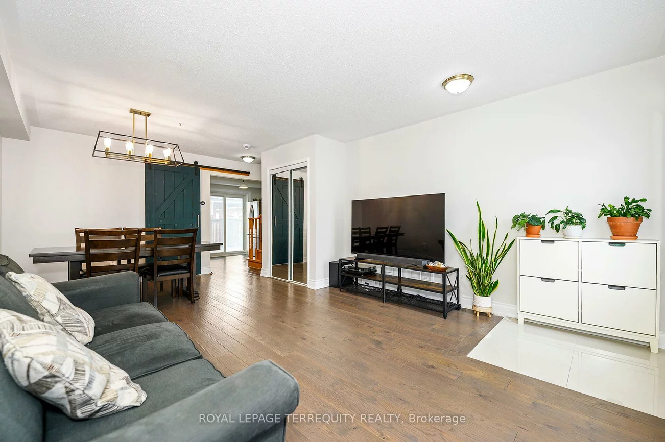 82, Timberwolf, Vellore Village, Vaughan