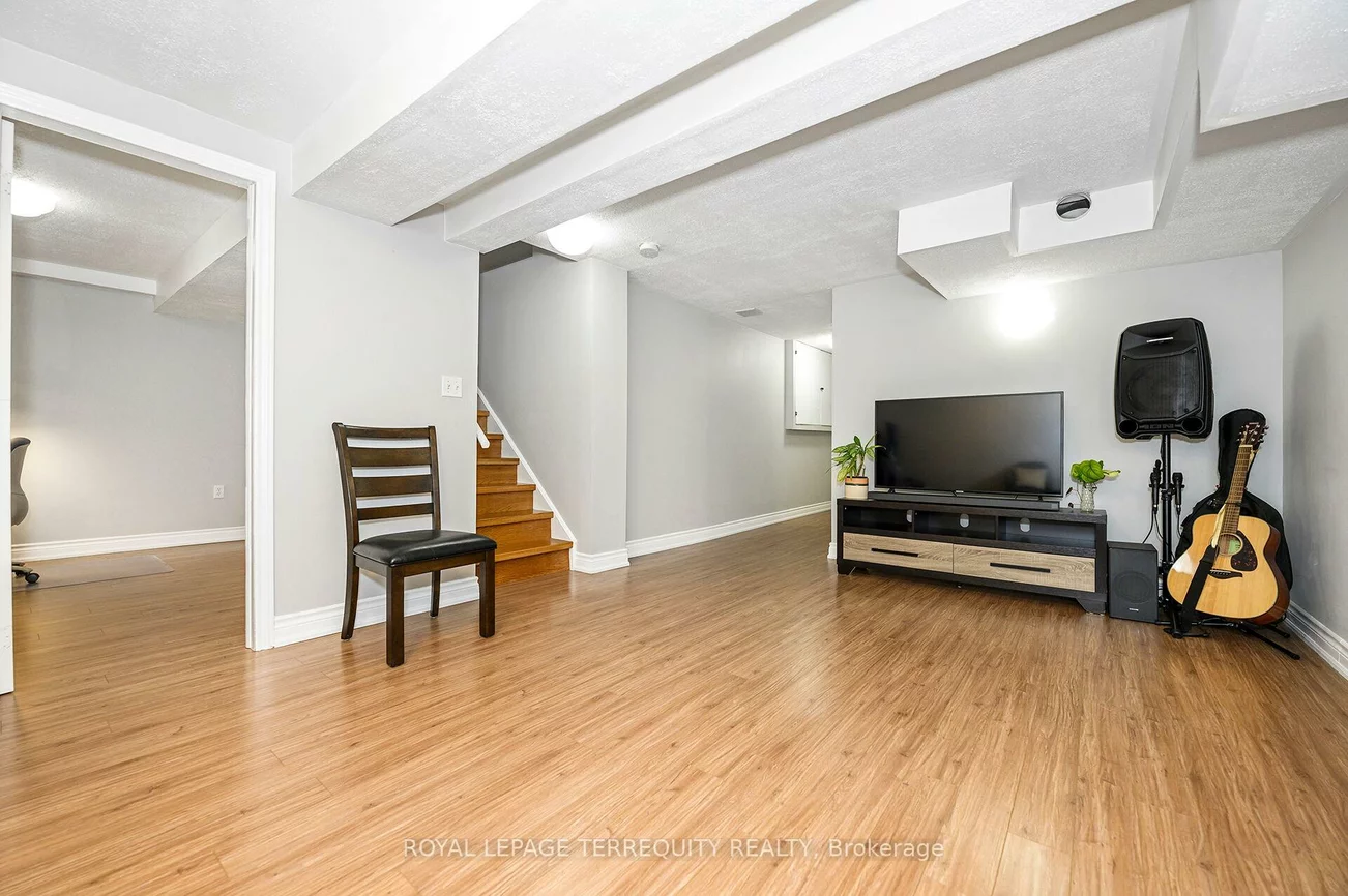 82, Timberwolf, Vellore Village, Vaughan