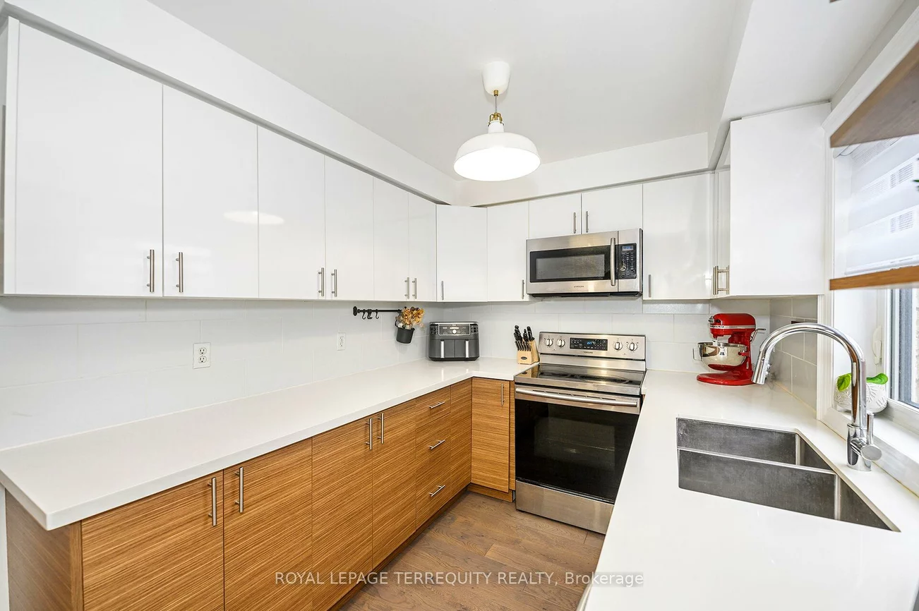 82, Timberwolf, Vellore Village, Vaughan