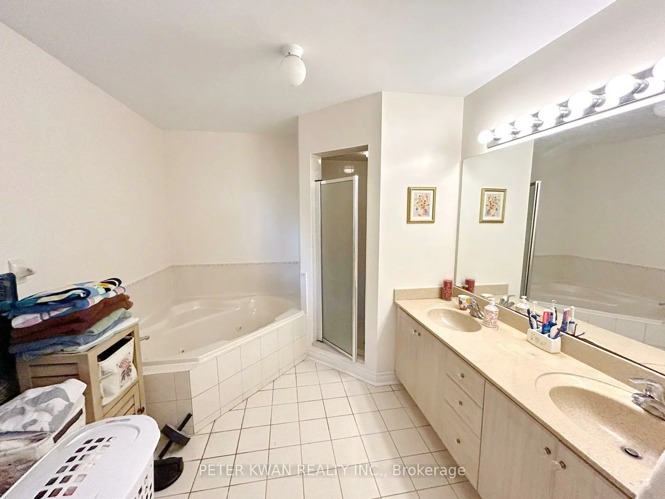 231, Pinewood, Crestwood-Springfarm-Yorkhill, Vaughan