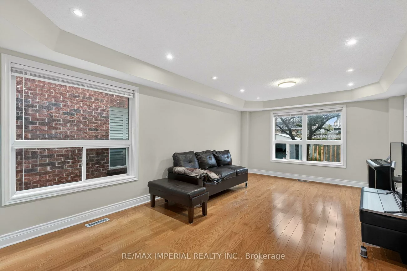 103, Ferdinand, Vellore Village, Vaughan