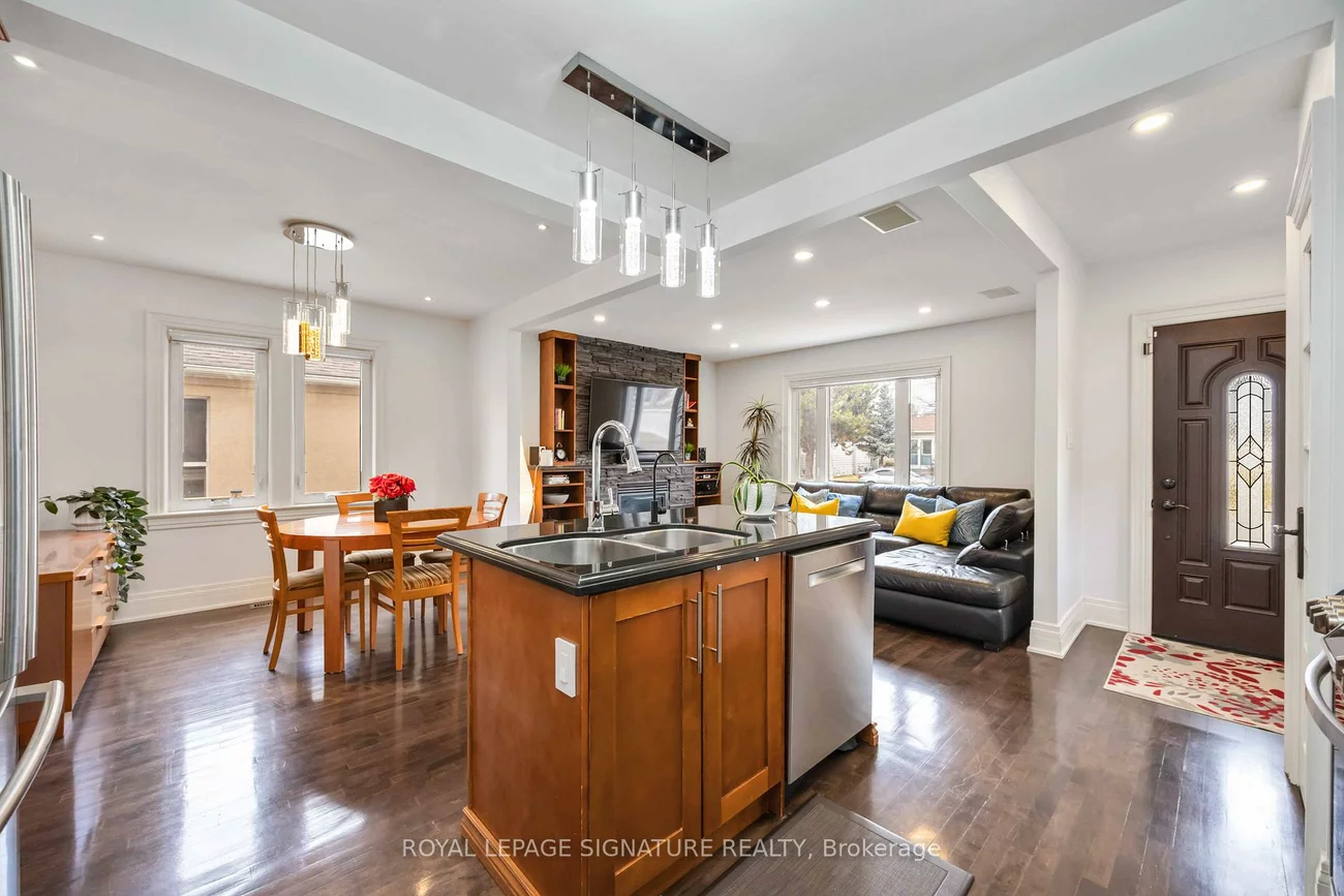 35, Rainbow, West Woodbridge, Vaughan