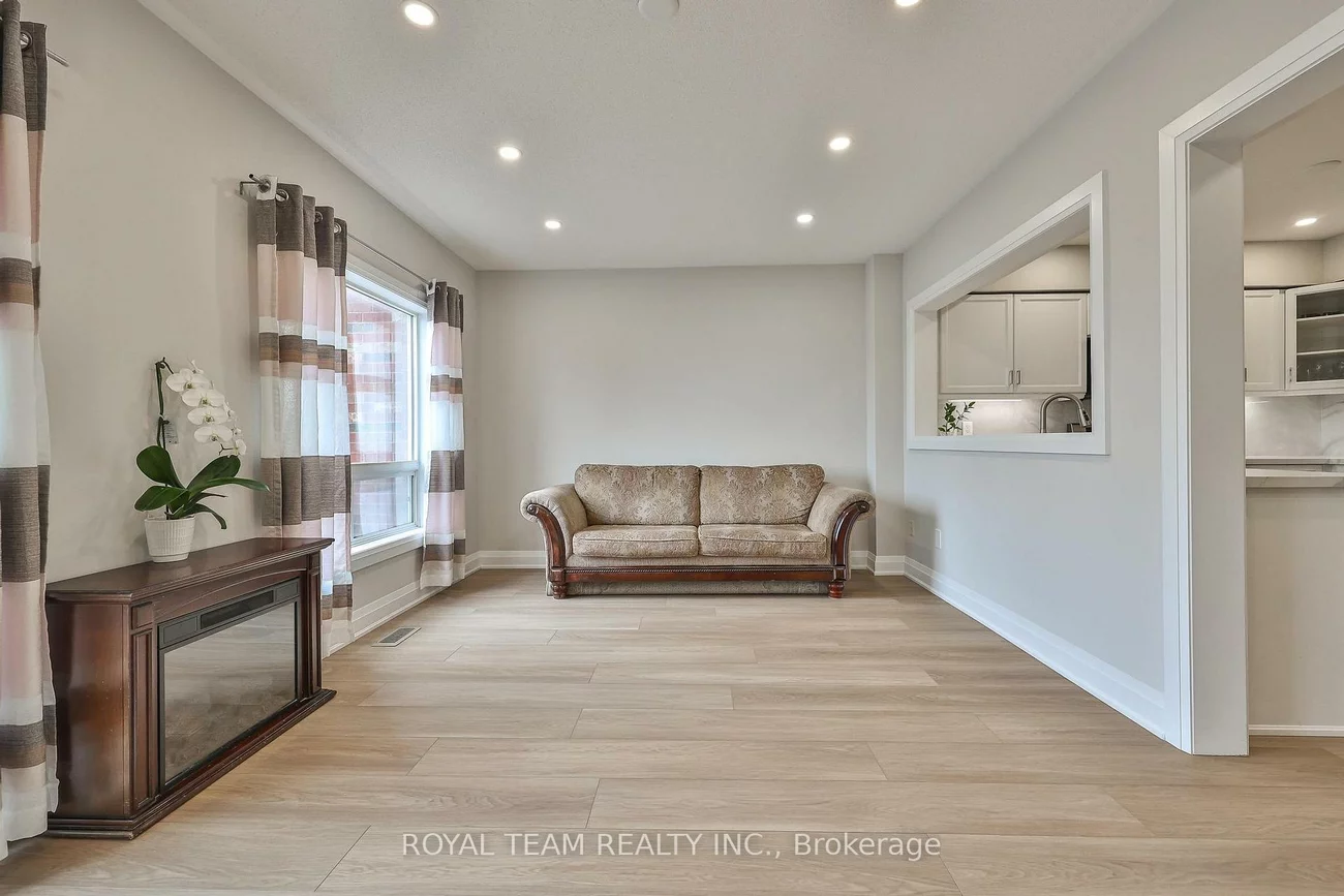 11, Jarrett, Vellore Village, Vaughan