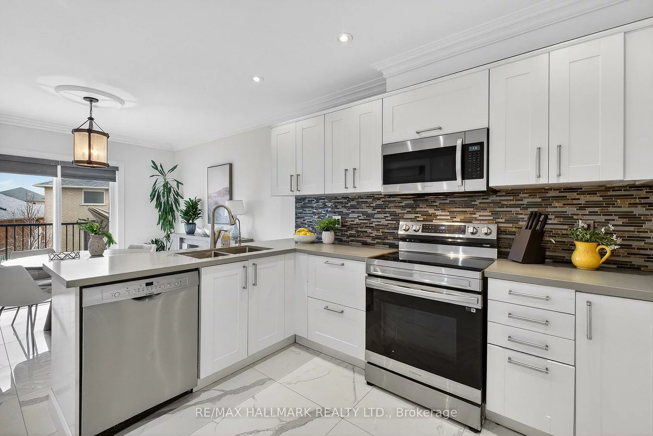 33, Topaz, Maple, Vaughan