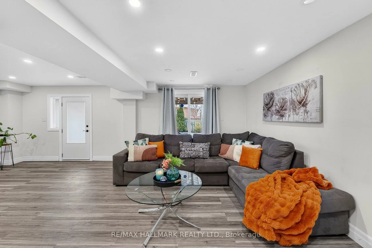 33, Topaz, Maple, Vaughan