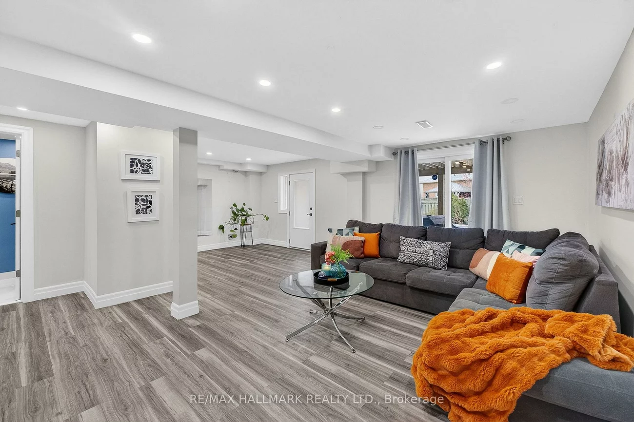 33, Topaz, Maple, Vaughan