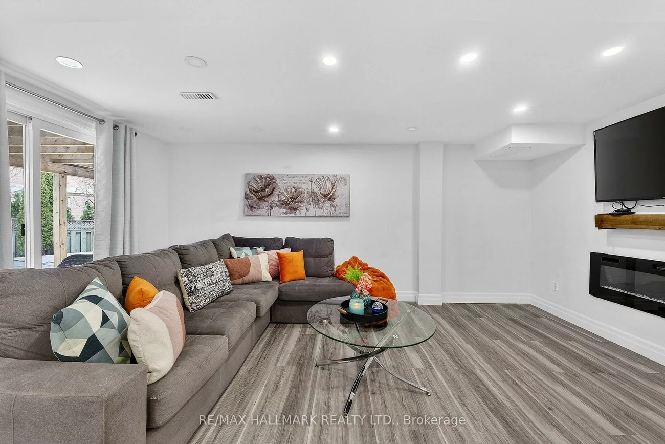 33, Topaz, Maple, Vaughan