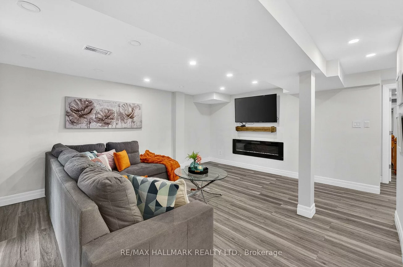 33, Topaz, Maple, Vaughan