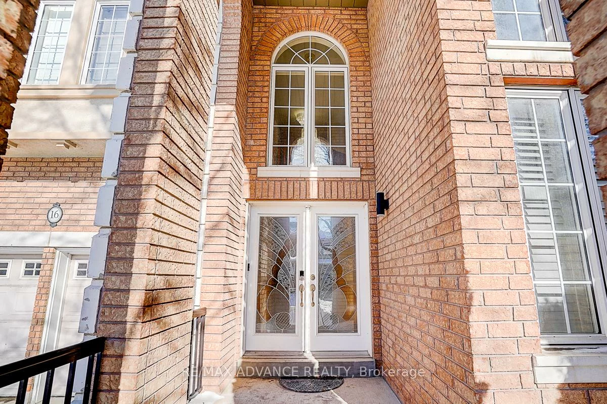 16, St Etienne, Vellore Village, Vaughan