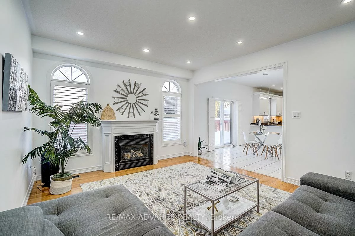 16, St Etienne, Vellore Village, Vaughan