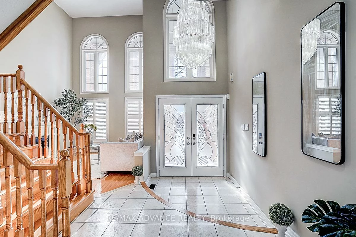 16, St Etienne, Vellore Village, Vaughan