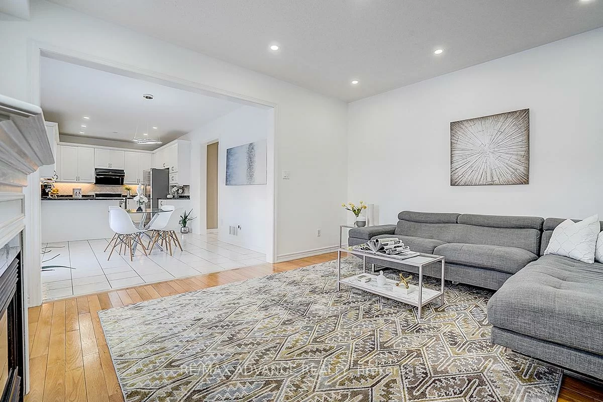 16, St Etienne, Vellore Village, Vaughan