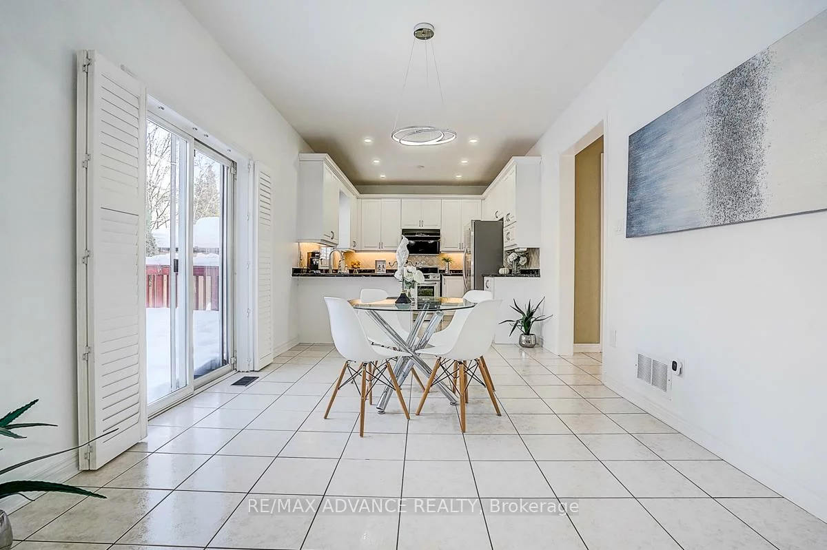 16, St Etienne, Vellore Village, Vaughan