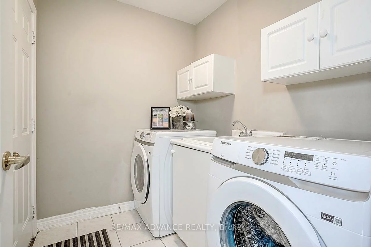 16, St Etienne, Vellore Village, Vaughan