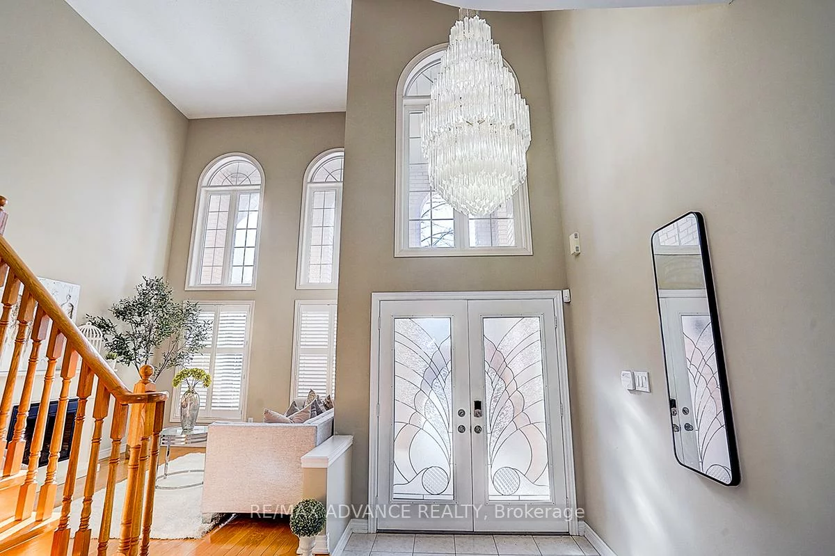 16, St Etienne, Vellore Village, Vaughan