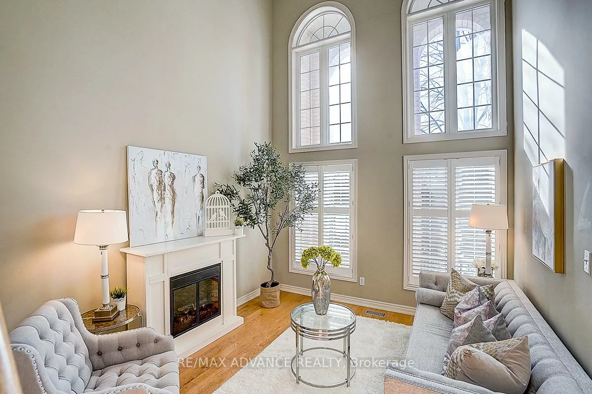 16, St Etienne, Vellore Village, Vaughan