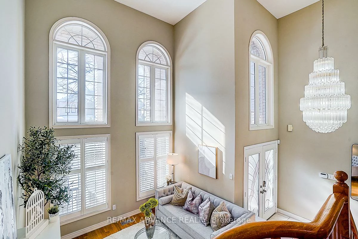 16, St Etienne, Vellore Village, Vaughan