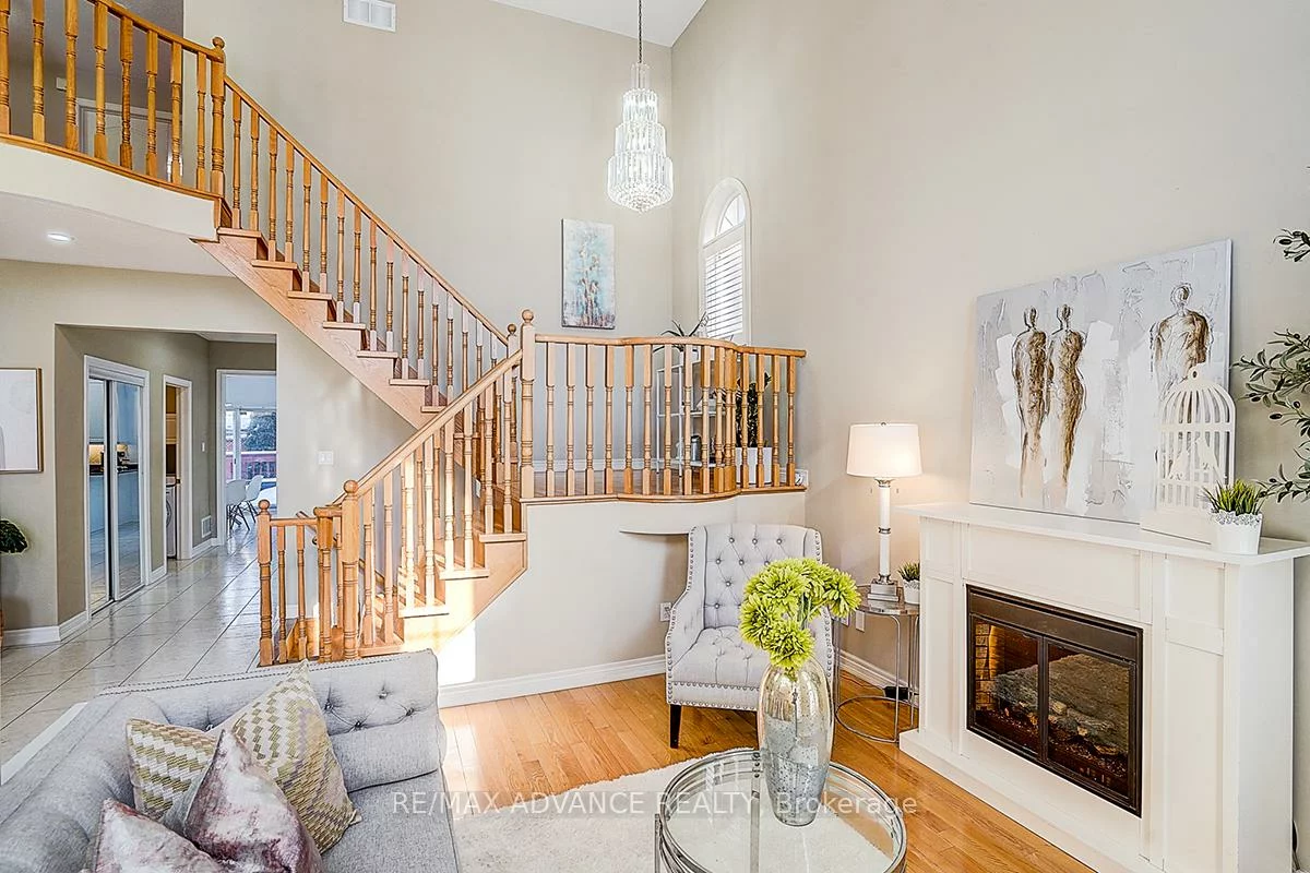 16, St Etienne, Vellore Village, Vaughan