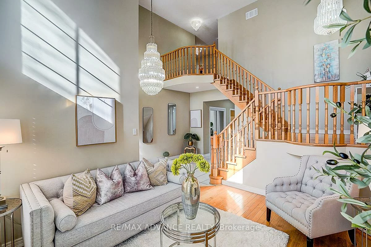 16, St Etienne, Vellore Village, Vaughan