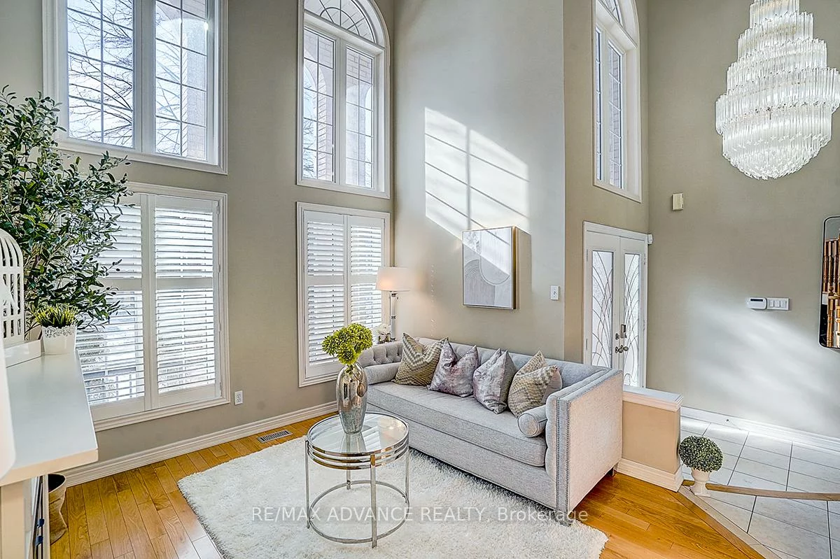 16, St Etienne, Vellore Village, Vaughan