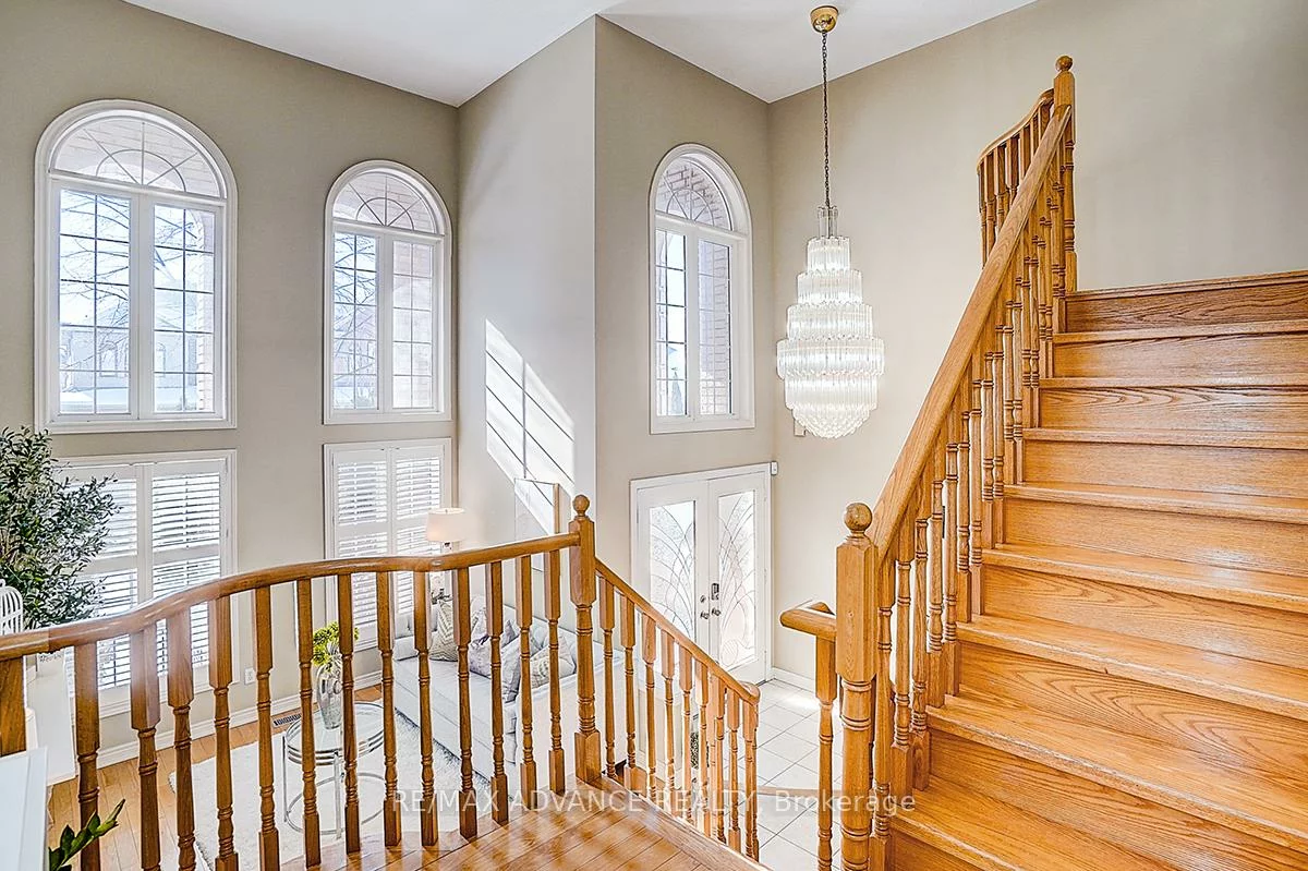 16, St Etienne, Vellore Village, Vaughan