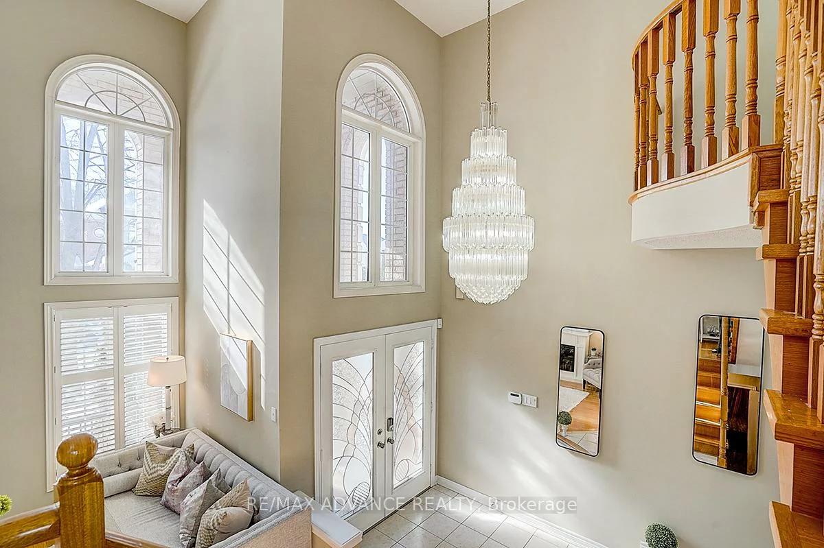 16, St Etienne, Vellore Village, Vaughan