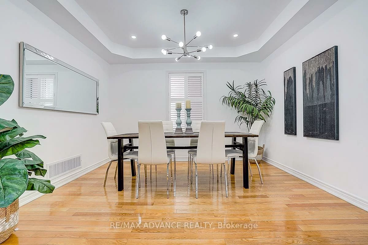 16, St Etienne, Vellore Village, Vaughan