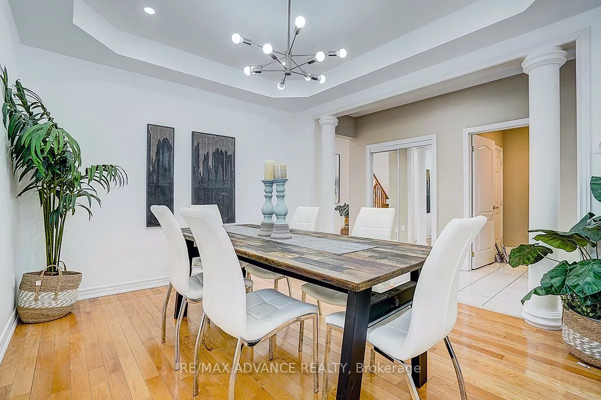 16, St Etienne, Vellore Village, Vaughan