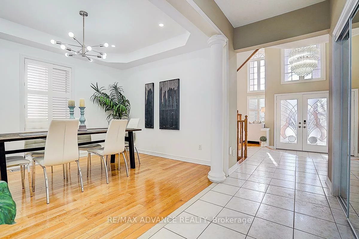 16, St Etienne, Vellore Village, Vaughan